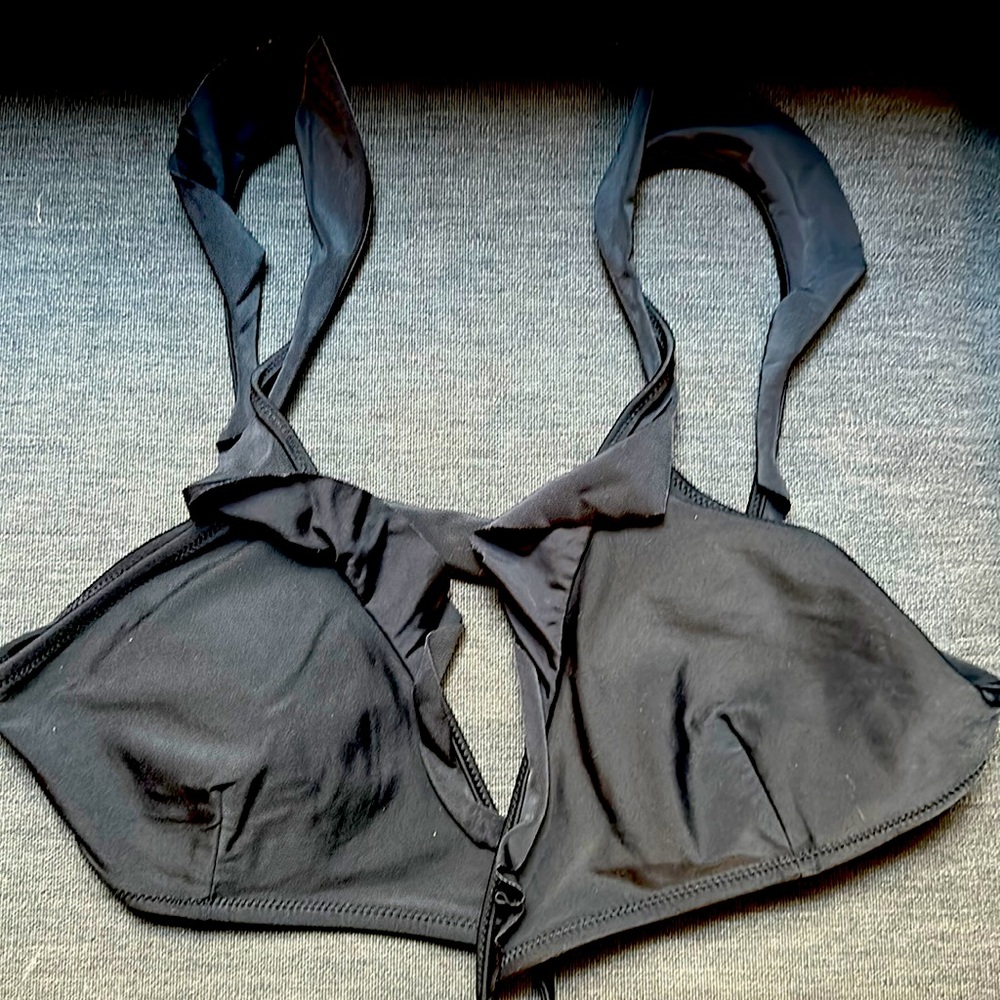 Black bikini top
